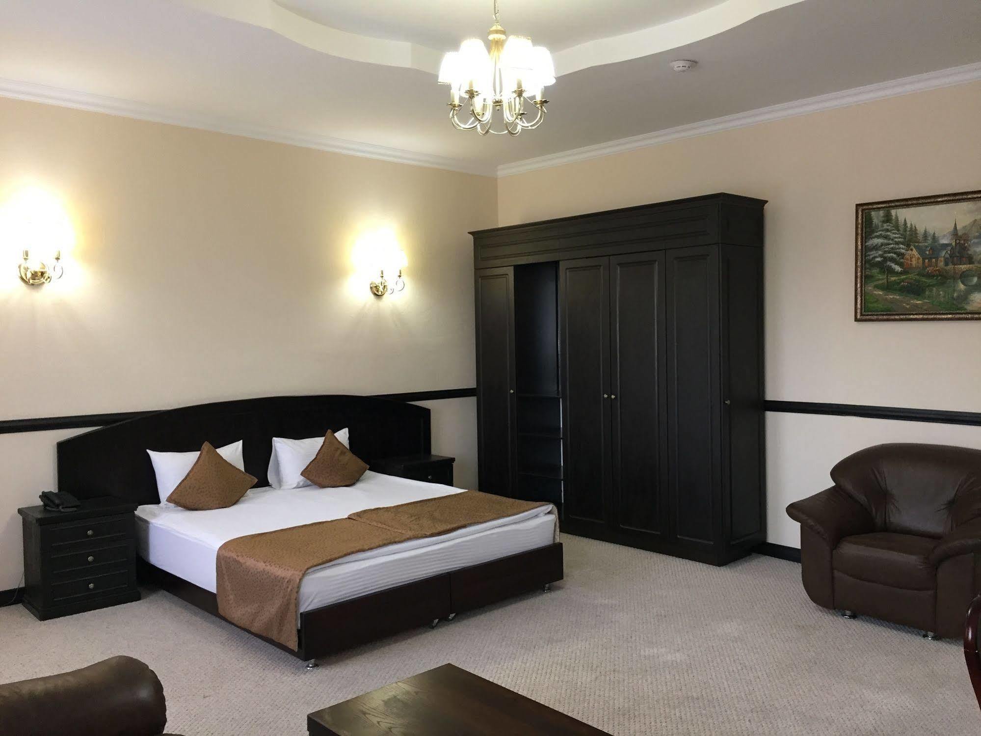 Belon Life Hotel Akmola Esterno foto