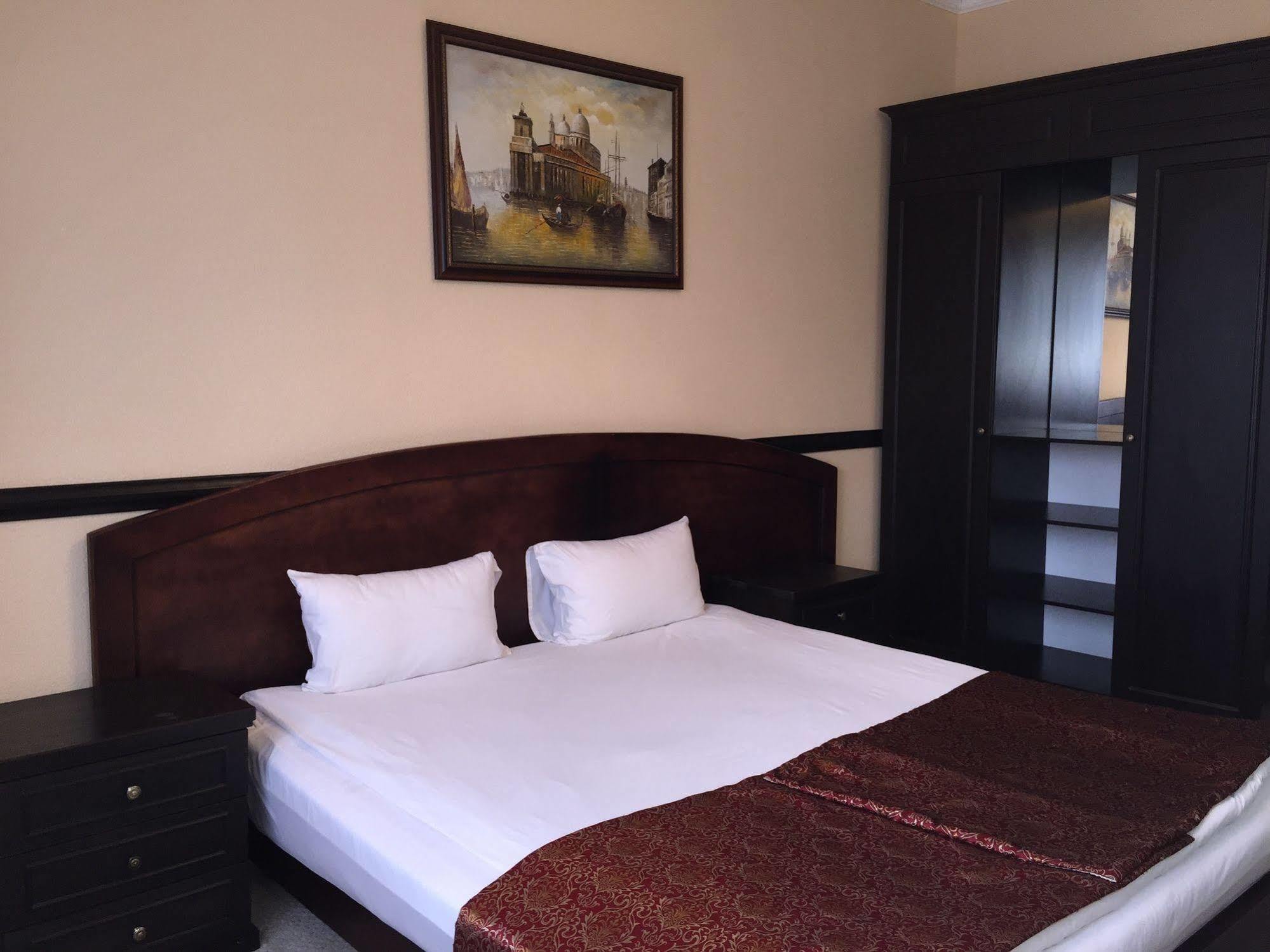 Belon Life Hotel Akmola Esterno foto