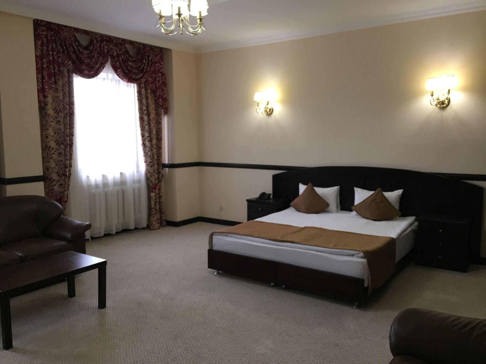 Belon Life Hotel Akmola Esterno foto